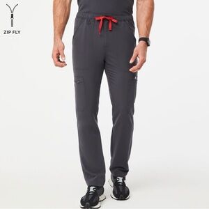 FIGS Men’s Cairo Cargo Scrub Pant in Charcoal with Short Inseam (NWT)